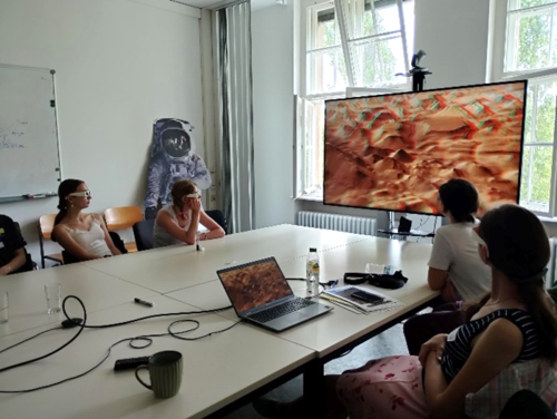 Interaktive Präsentation über die Geologie des Mars von Anastasiia Ovchinnikova, einschließlich 3D-Bilder und Videos.