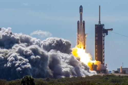 Raketenstart der Falcon Heavy mit der Europa Clipper-Raumsonde an Bord.